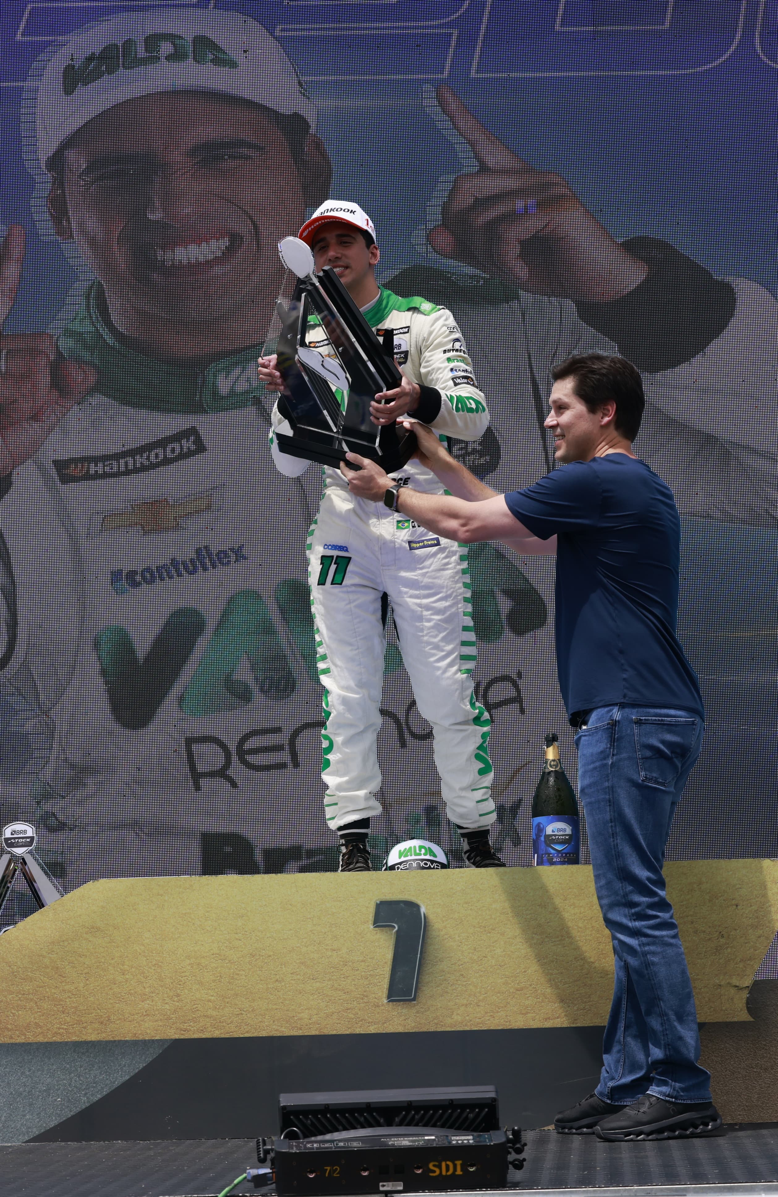 Domingo de velocidade: vice-governador Daniel Vilela prestigia etapa goiana da Stock Car