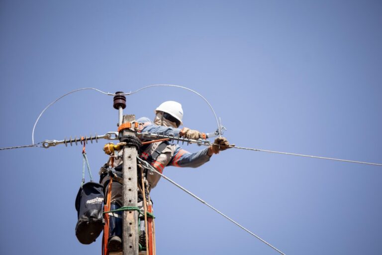 Equatorial Goiás atua na substituição de mais de 200 equipamentos da rede elétrica na zona rural de Caçu, Itajá e Itarumã (CréditoEduardo Rocha